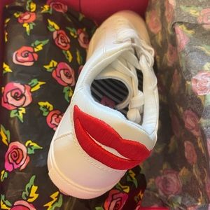 NEW Betsey Johnson Bettie White sneakers red lips